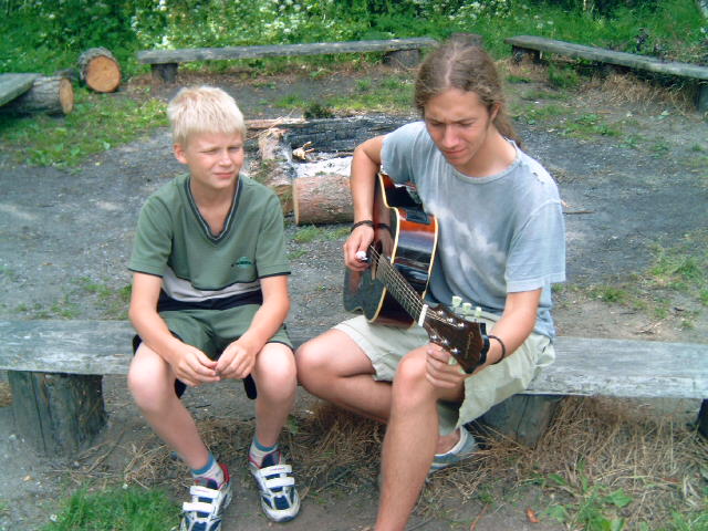 Malte lytter p�nt efter.!